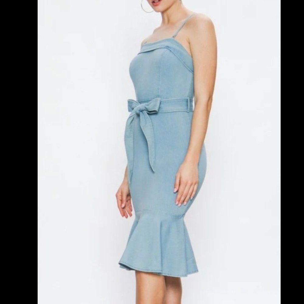 DENIM STRAP RUFFLE MIDI DRESS
